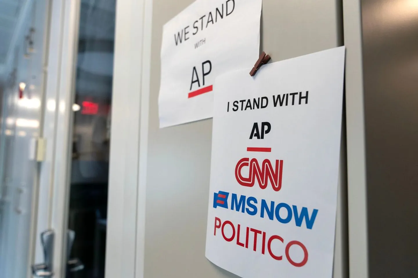 Streit geht weiter: CNN darf Trump nicht auf Reise begleiten
