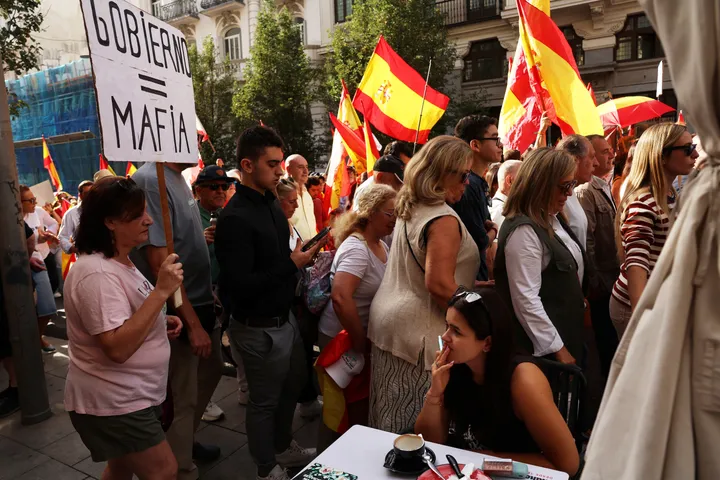 Španska desnica i krajnja desnica protestovale protiv vladine politike prema neregularnim migrantima
