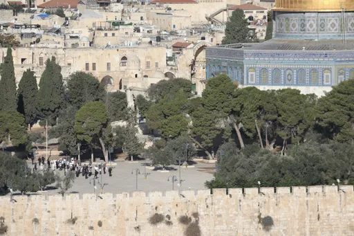 بن غفير يقتحم حائط البراق بالتزامن مع اقتحام أكثر من ألف مستوطن للأقصى.. وإصابات في القدس ونابلس