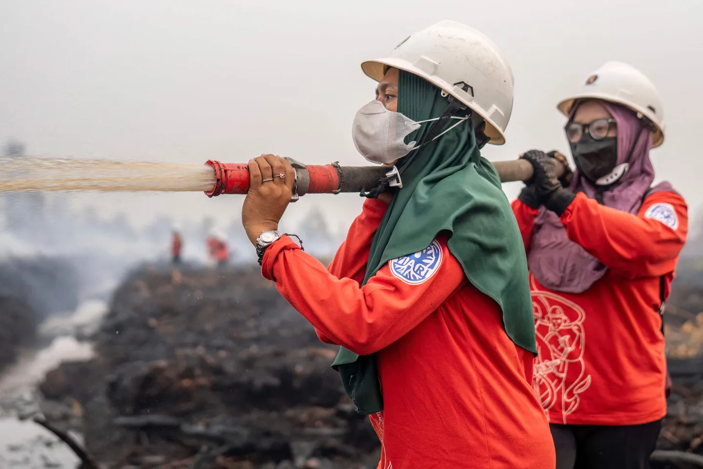 Aksi ibu-ibu relawan di Kalimantan padamkan karhutla sekaligus lawan stigma