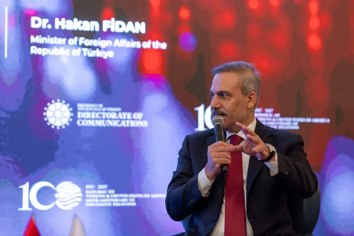 Le ministre turc des Affaires étrangères se rend lundi aux Émirats arabes unis