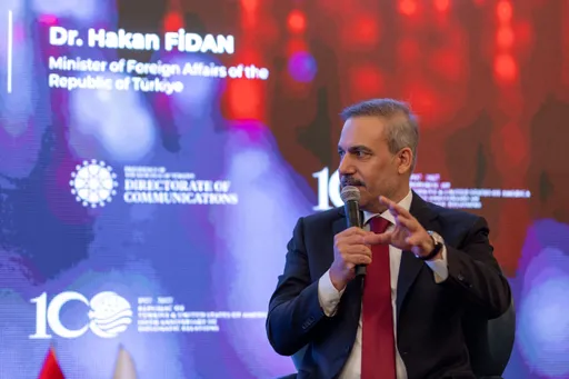 Le ministre turc des Affaires étrangères se rend lundi aux Émirats arabes unis