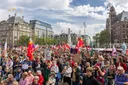 Drieduizend mensen komen bijeen om te protesteren tegen het militariseringsbeleid van Nederland
