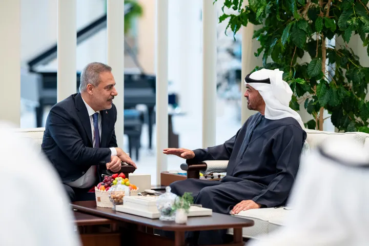 فيدان يعقد مباحثات في أبو ظبي ويلتقي رئيسَ دولة الإمارات محمد بن زايد