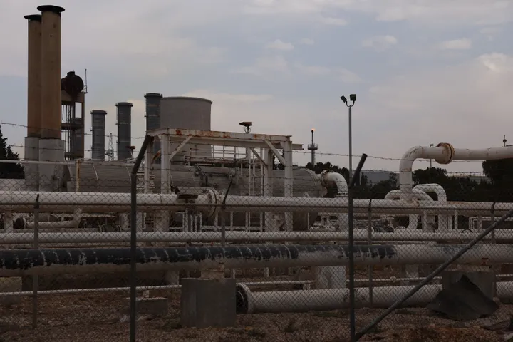Gas pipeline fire disrupts supplies to power stations in eastern Syria