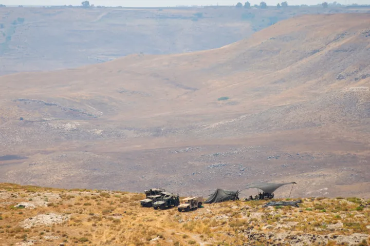 Israeli forces raid homes, establish checkpoint in southern Syria
