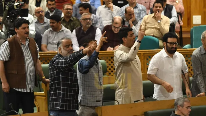 जम्मू-कश्मीर विधानसभा ने राज्य का दर्जा बहाल करने के प्रस्ताव का समर्थन किया