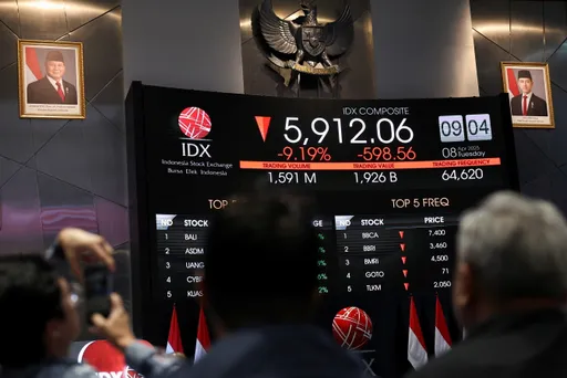 IHSG melemah dan rupiah tembus Rp18.000 di tengah tekanan pasar global