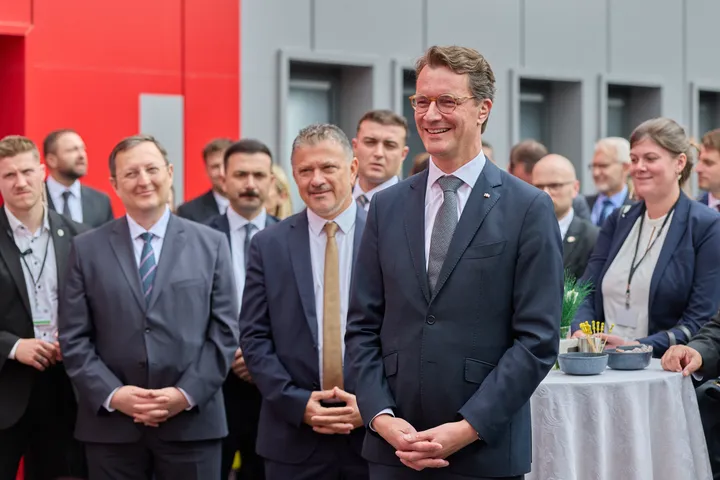 Wüst würdigt Beitrag türkischer Migranten in Deutschland