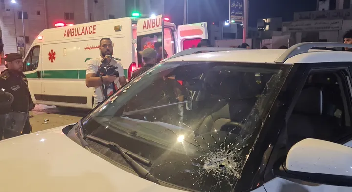 Поселенцы атаковали автомобиль палестинской семьи на Западном берегу