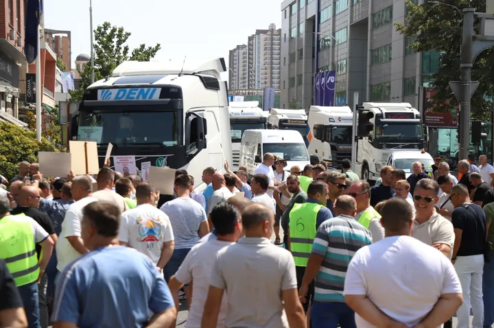 Стопанската комора бара посебен статус за македонските превозници