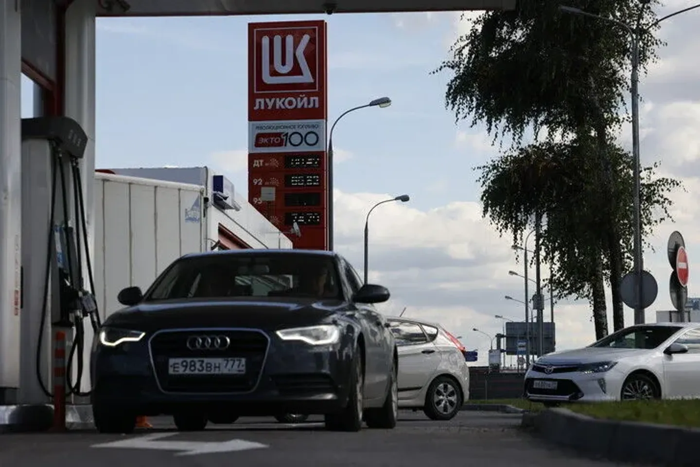 Rusia zgjat deri më 31 tetor ndalimin e eksporteve të naftës dizel dhe karburantit detar