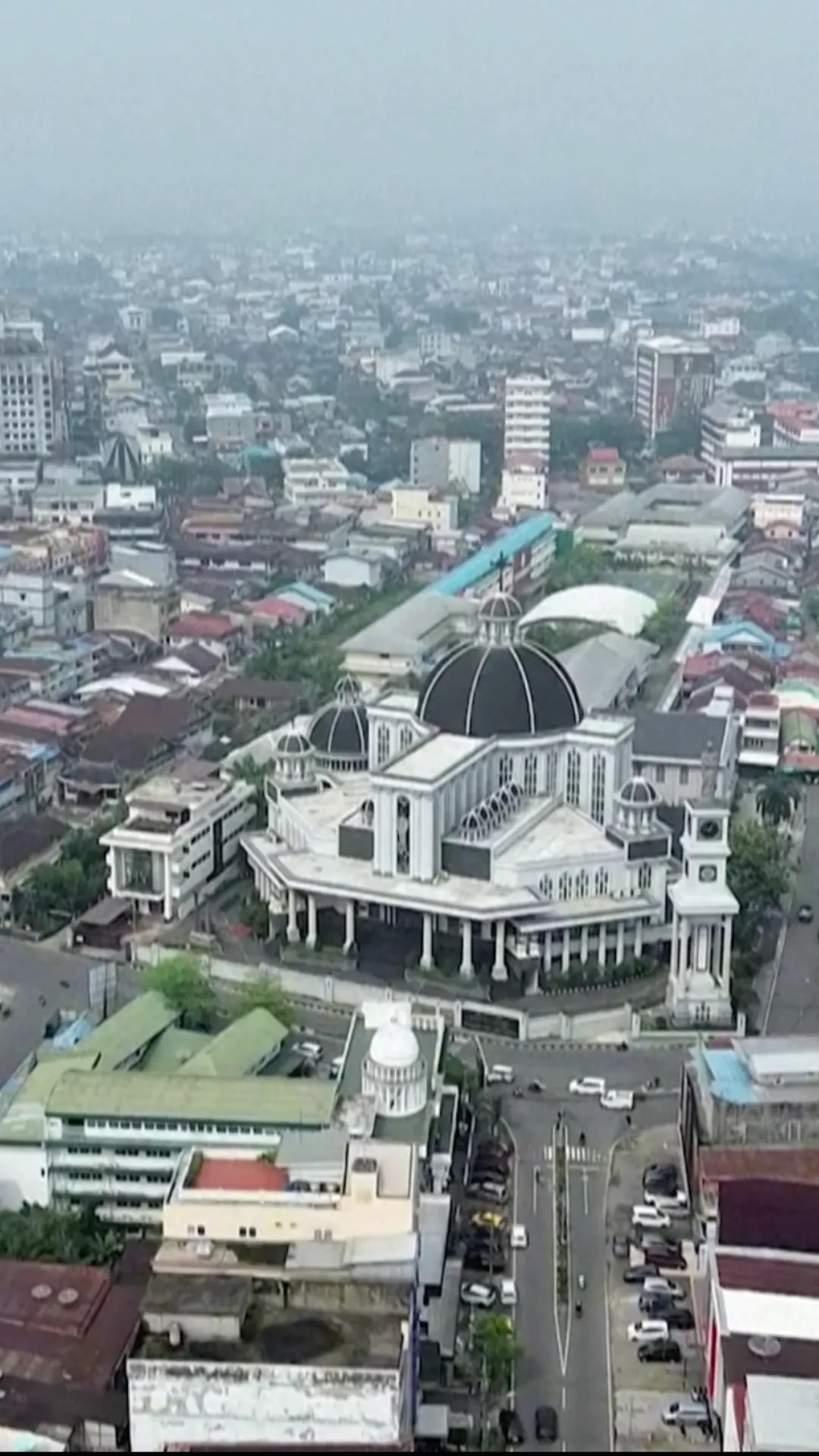Warga Pontianak kembali beraktivitas setelah hujan redakan kabut asap kebakaran