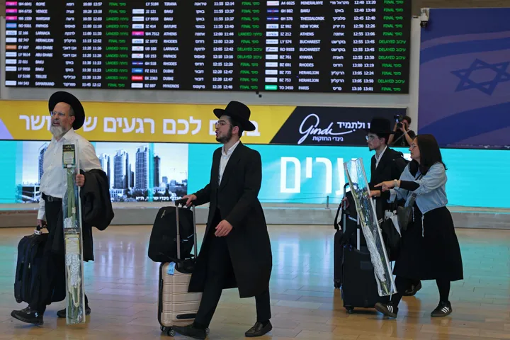 Flydubai annuncia il volo per Tel Aviv: "L'aereo coinvolto nell'incidente è atterrato in sicurezza all'aeroporto di Tabuk"