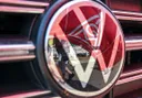 Volkswagen kündigt zahlreiche Tarifverträge - Gewerkschaft protestiert