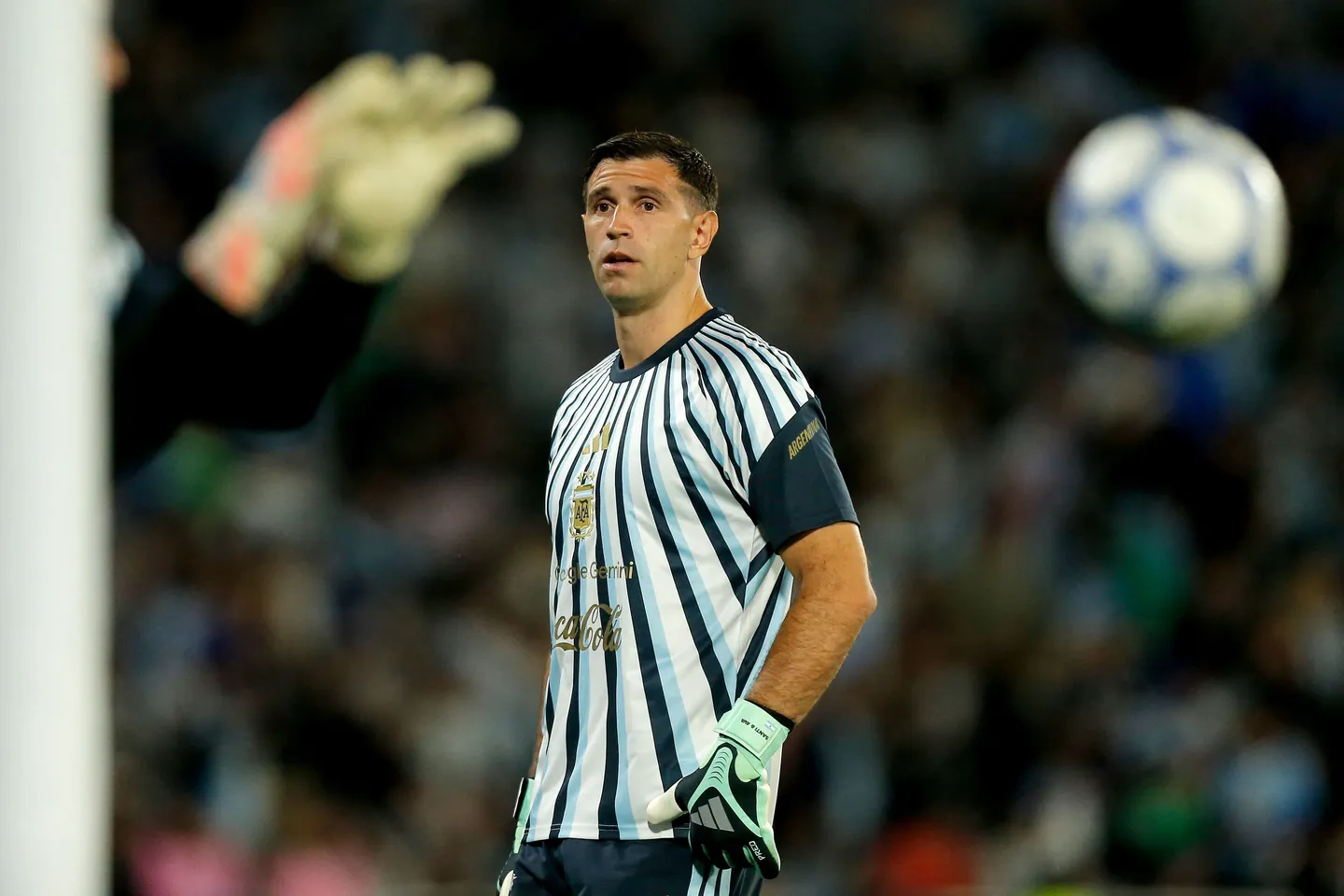 Football : mâchoire fracturée pour Emiliano Martinez absent plusieurs semaines