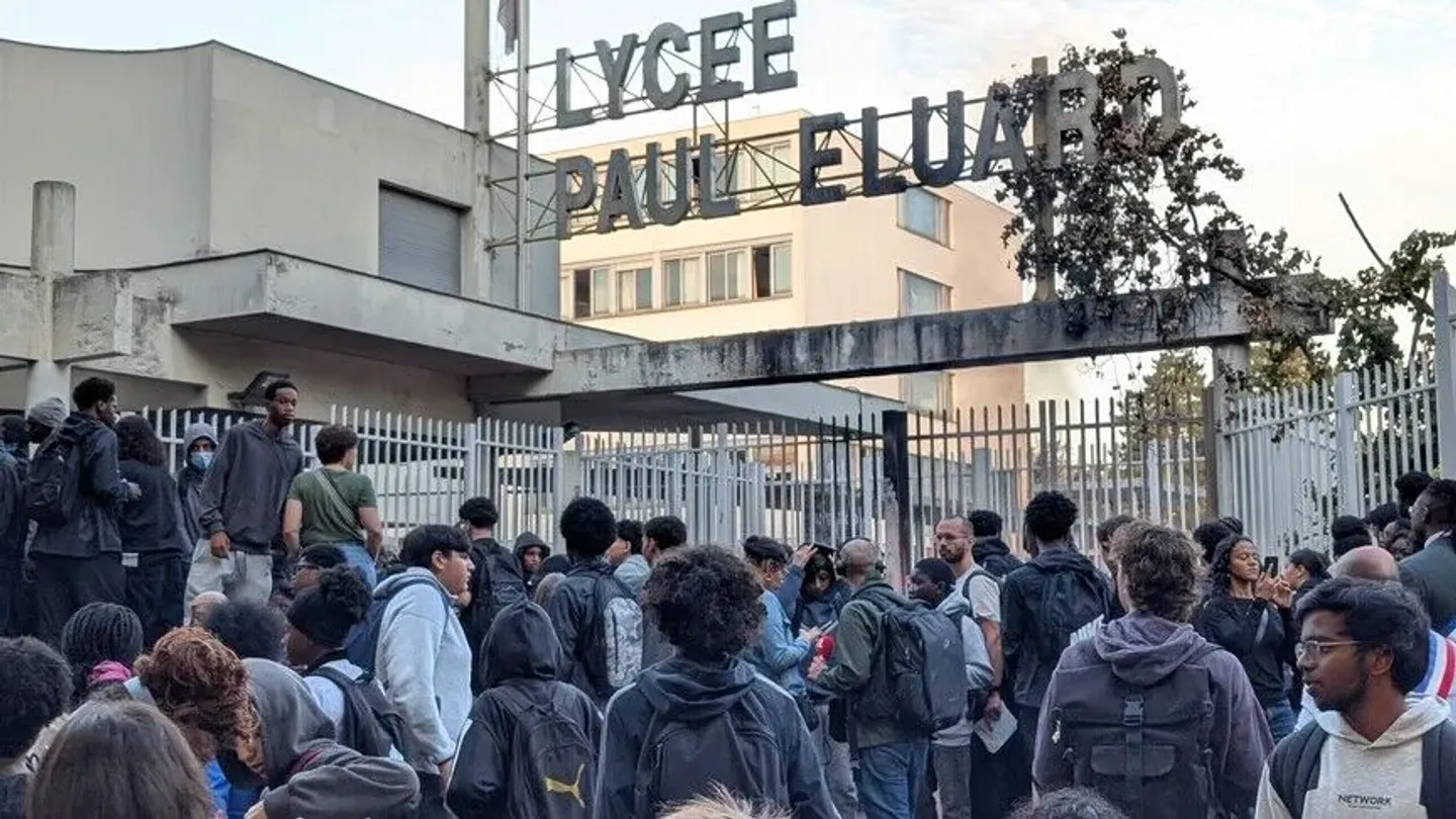 Nastavljaju se blokade francuskih srednjih škola, protesti se šire na univerzitete