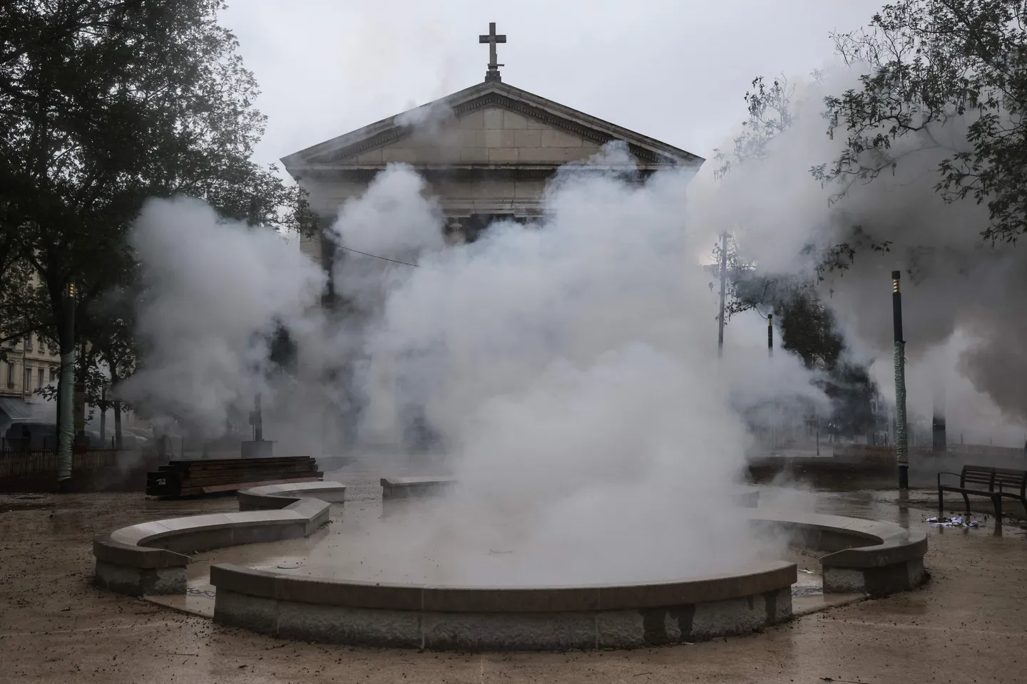 Police fire tear gas as new French demonstrations kick off