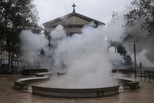 Police fire tear gas as new French demonstrations kick off