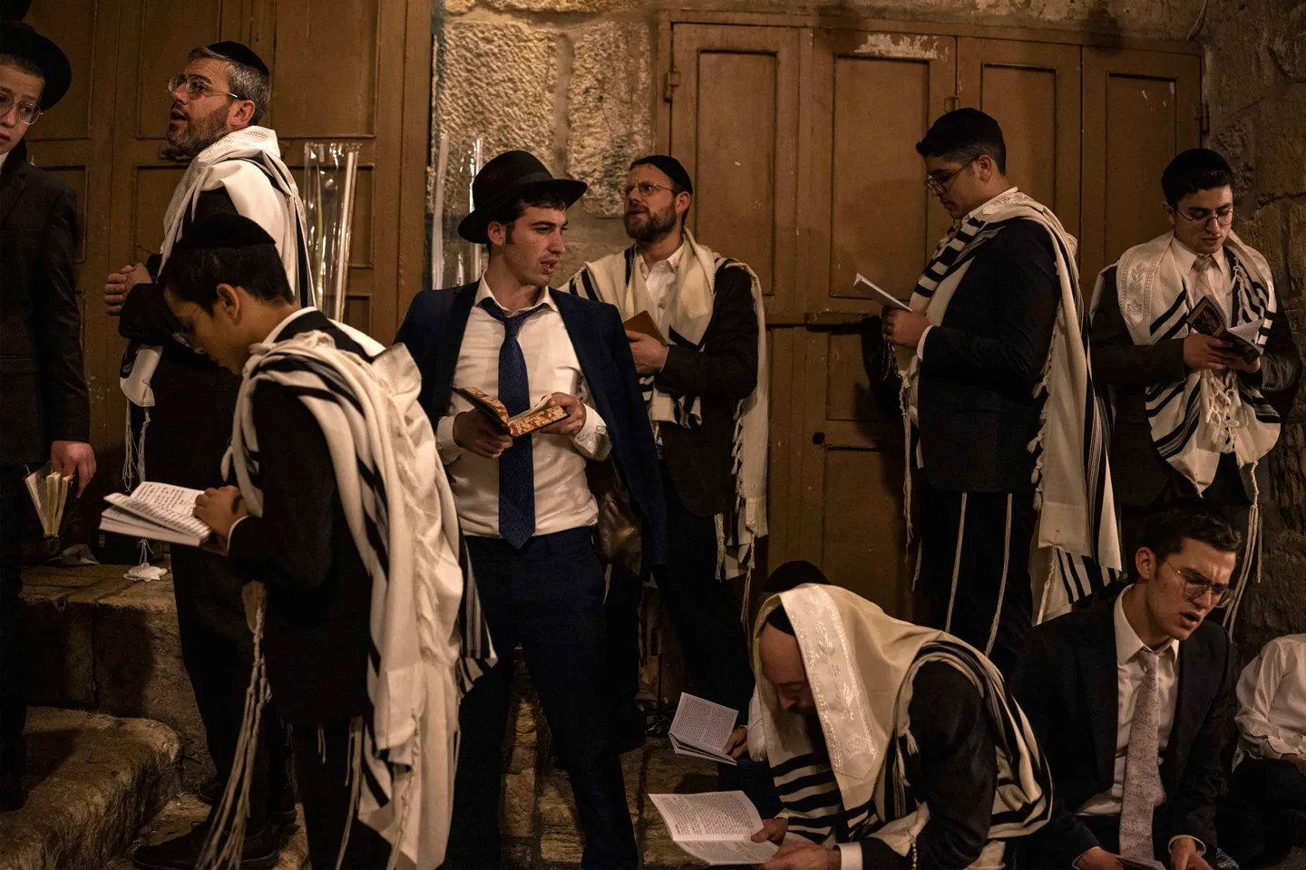 Hundreds of illegal Israeli settlers storm Al-Aqsa, 'Joseph's Tomb' under police protection