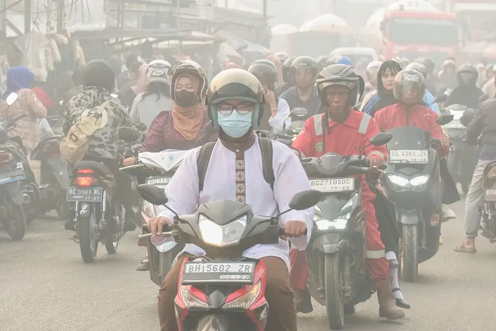 Kabut asap pekat lumpuhkan penerbangan di Riau dan picu udara tidak sehat di Malaysia