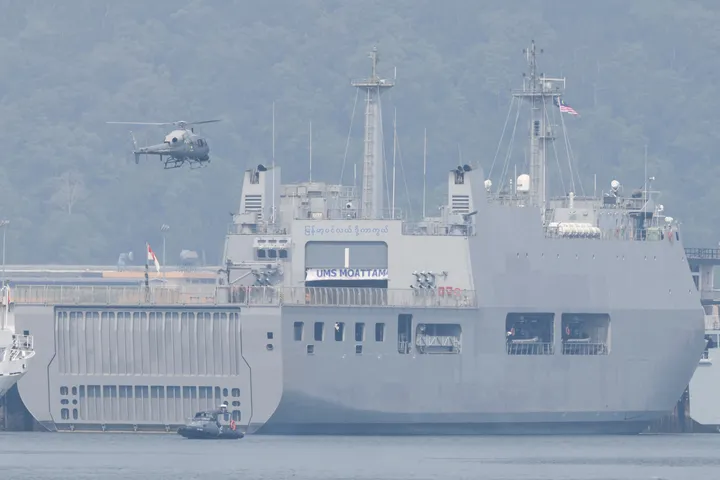Kapal bawa 1,476 warga Myanmar dari Malaysia tiba di perairan negara asal