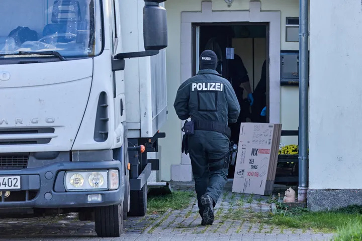 Polizeiaktion gegen Nazi-Musik - 33.000 Tonträger gefunden