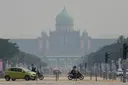 Kabut asap karhutla Indonesia selimuti Malaysia dan Singapura, kualitas udara di level tidak sehat
