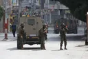 الضفة.. إصابة مزارع واعتقال 6 فلسطينيين خلال اعتداءات واقتحامات إسرائيلية