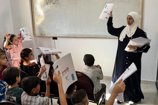 پر غزې د اسرائیلو په بریدونو کې له ۸۰۰ ډېر فلسطیني ښوونکي وژل شوي دي