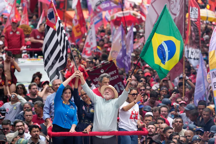 Lula narrowly leads Flavio Bolsonaro in polls ahead of Brazil's presidential vote
