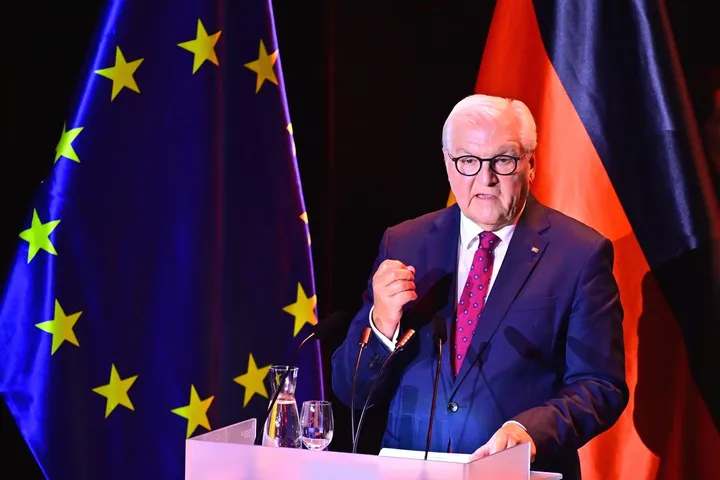 Bilanz mit pessimistischen Untertönen: Steinmeier warnt vor Gefahr für Demokratie