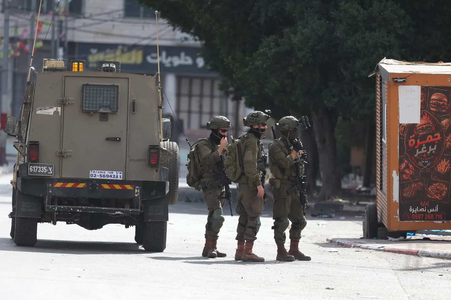 إسرائيل تعتقل 15 فلسطينياً بالضفة بينهم صحفيان وتغلق المعابر تزامناً مع ذكرى 7 أكتوبر