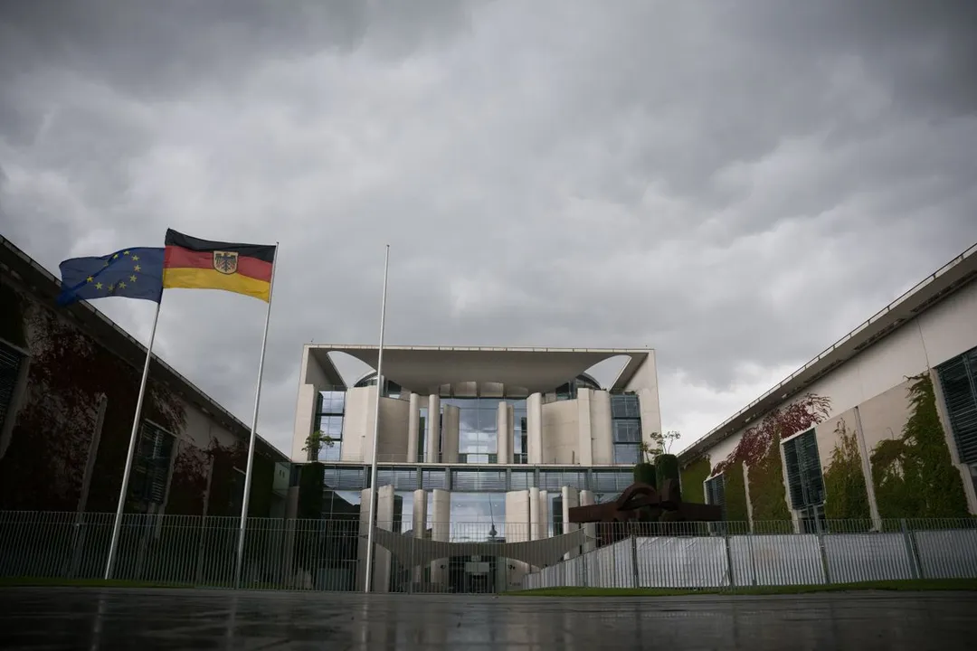Umfrage: AfD bei 30 Prozent - Union fällt auf 18