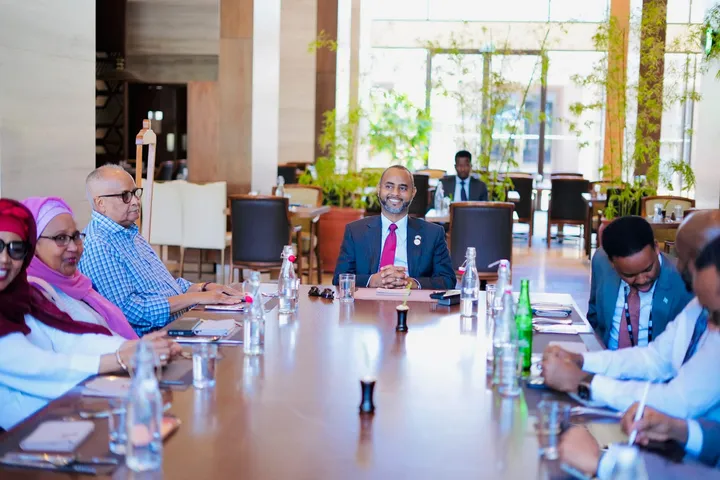 Guddoomiyaha Golaha Shacabka oo Arusha Kula Kulmay Xildhibaannada Soomaaliya ku Matala EALA