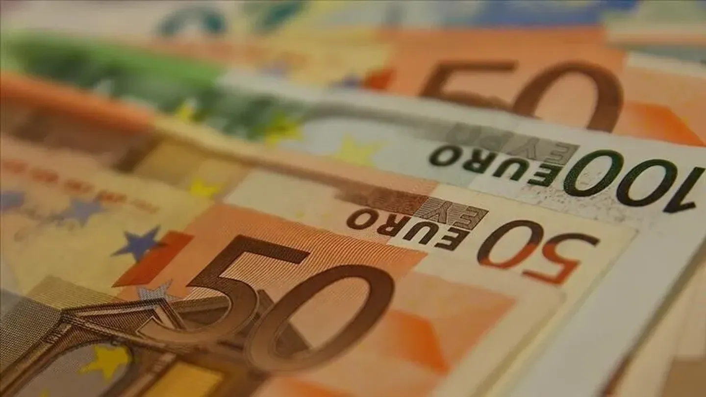 Euro pao na najniži nivo u posljednjih 19 mjeseci zbog fiskalnih i političkih rizika u Evropi