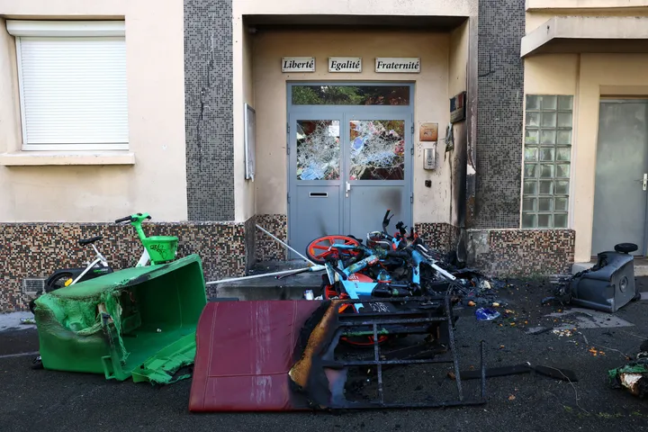 Student protests continue across France as up to 500 high schools close