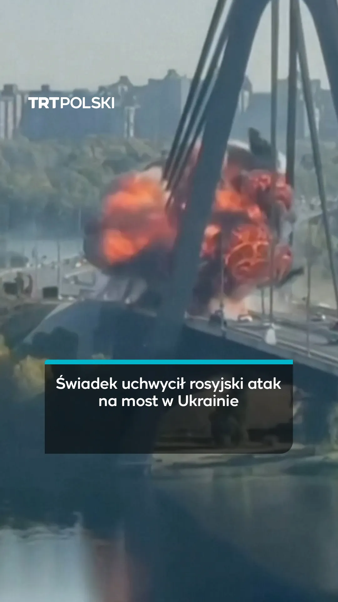 Świadek uchwycił rosyjski atak na most w Ukrainie
