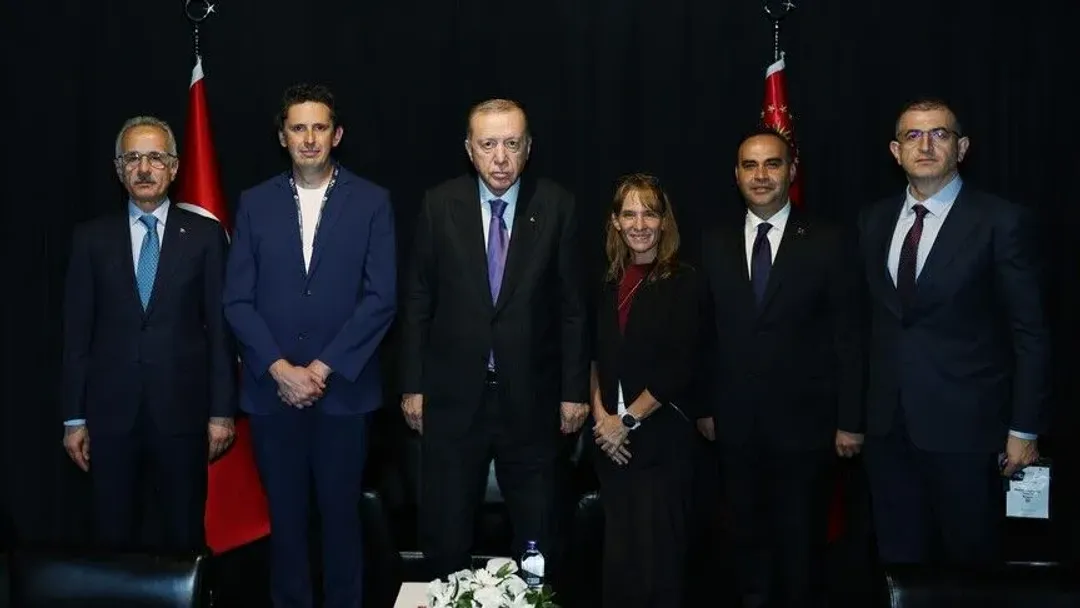 Erdoğan pret në takim drejtues të lartë të kompanisë SpaceX në konferencën e aviacionit