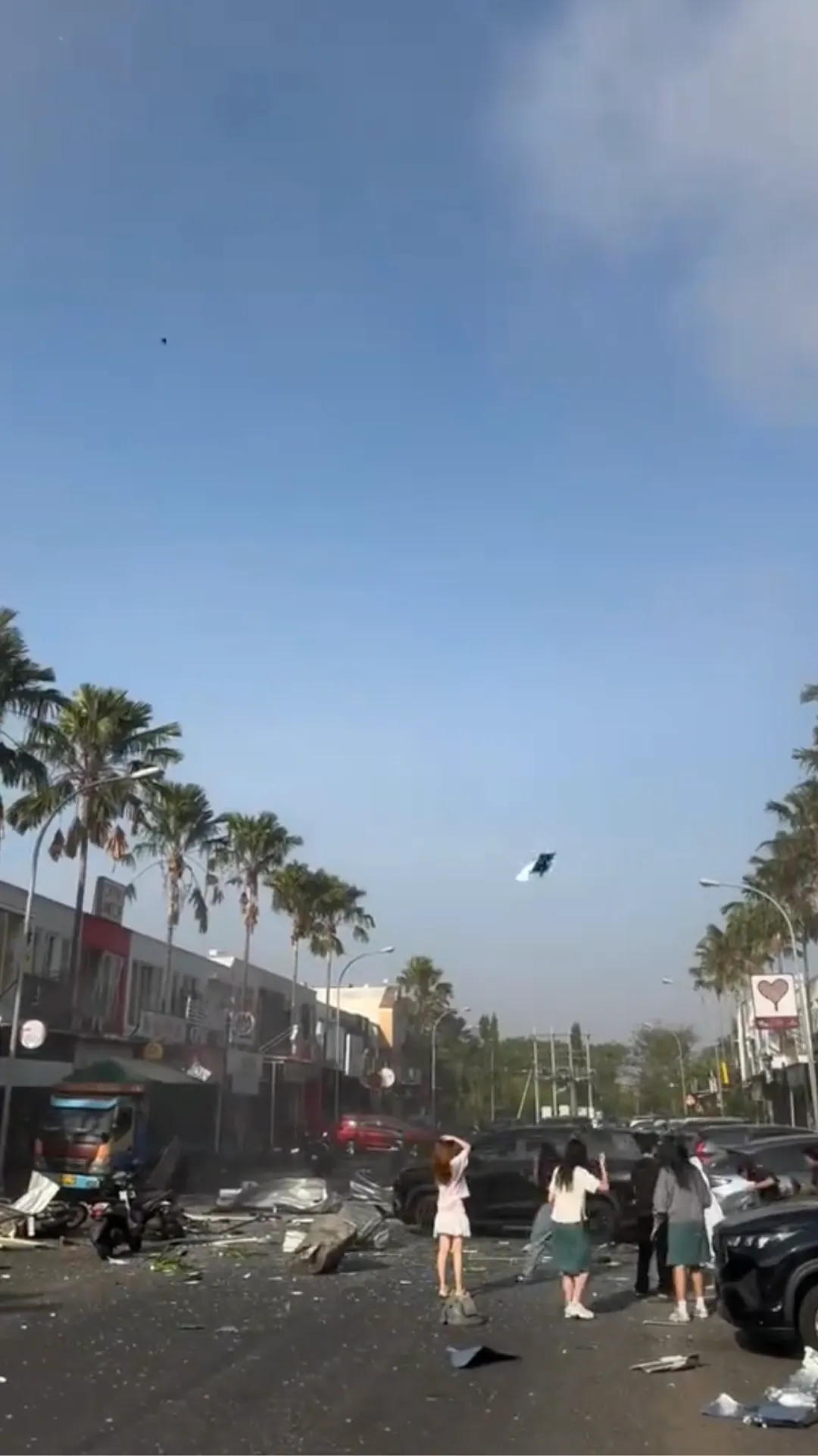 Ledakan di Pakuwon City Surabaya, lima orang terluka dan sejumlah bangunan rusak