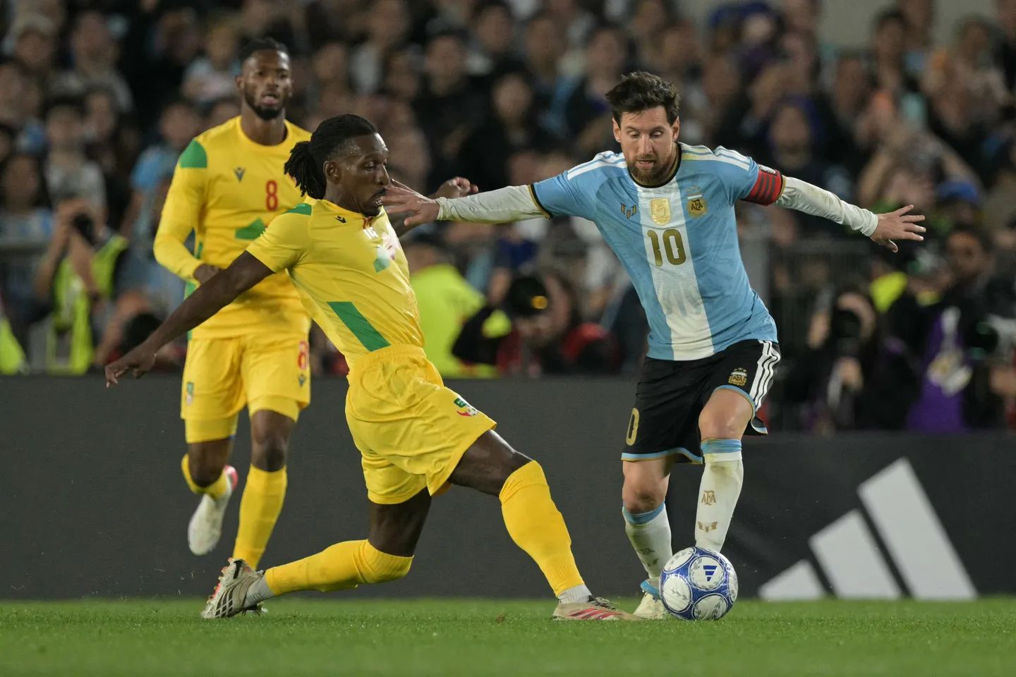 Messi da 'yanwasan Argentina sun mana wulakanci, "sun hana mu jesi da yin hoto", in ji kocin Benin