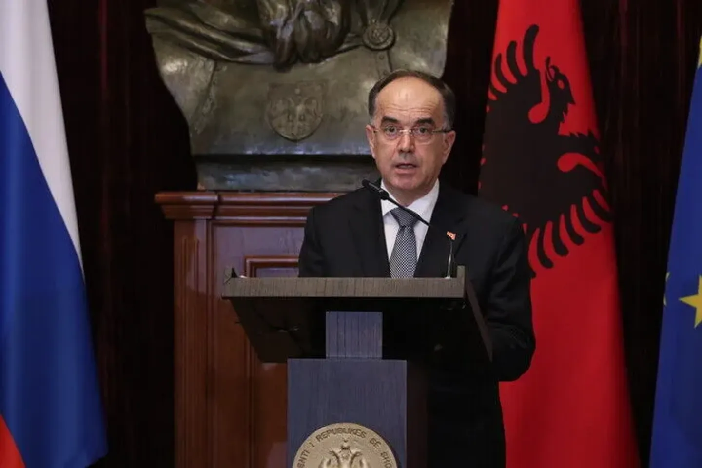 Presidenti Begaj uron presidenten e re të Kosovës: Në çdo sfidë dy vendet do të jenë bashkë