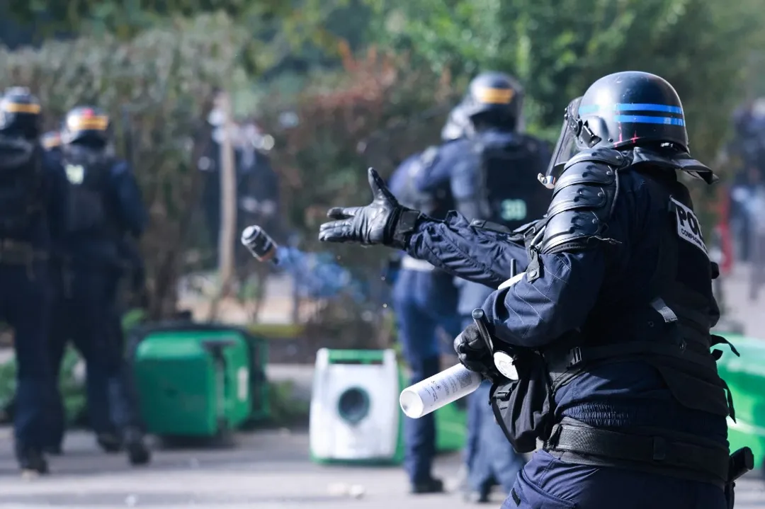 Manifestations des lycéens: l’usage par la police des grenades assourdissantes suspendu