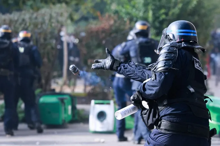 Manifestations des lycéens: l’usage par la police des grenades assourdissantes suspendu