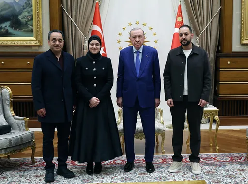 Erdogan recibe a la familia de Hind Rajab, símbolo de los niños palestinos asesinados en Gaza