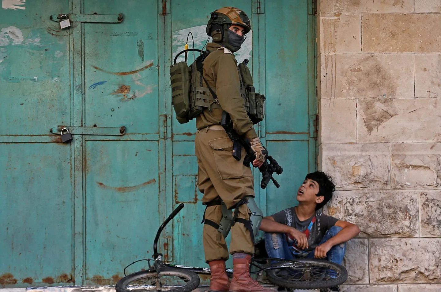 Palestinian children leave Israeli prisons, but the prison does not leave them