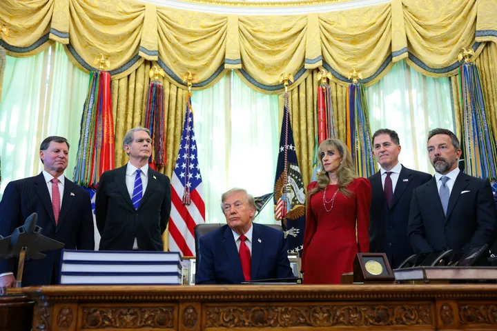 Trump downplays bioweapon link to Russia plague death