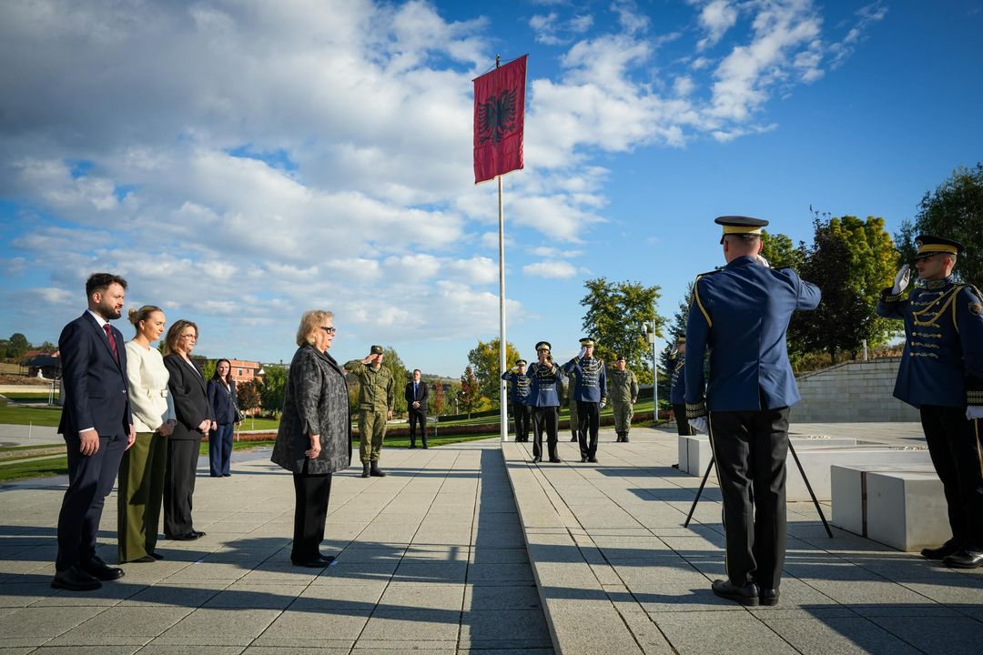 Presidentja Shiroka Pula në Prekaz  Simbol i qëndresës dhe sakrificës së pashembullt për atdheun