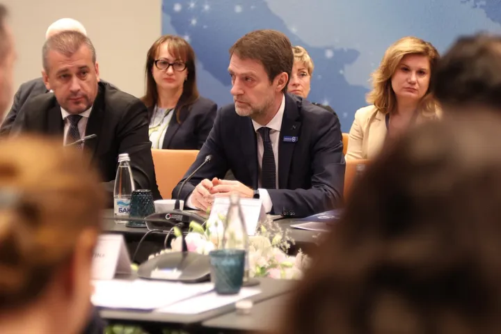 Hoxha në Konferencën për Korridorin 8 në Bullgari: Ndërlidhja është e pandashme nga siguria