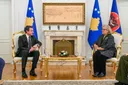 Presidentja e re e Kosovës pret në takim Kurtin, shpreh gatishmërinë për bashkërendim institucional